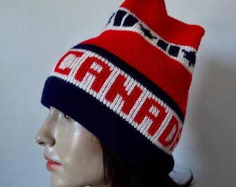 Vintage ski hat. Vintage Canada winter toque. 1970.