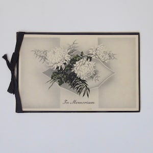 Carte funéraire. In Memoriam. 1930. Made in Germany. Bouquet floral et pivoine. Carte de sympathie. Patrimoine religieux.