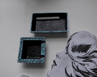 Cigarette container set, glazed ceramic ashtray. Turquoise blue and blue mosaic print. 1950. smoker collection.