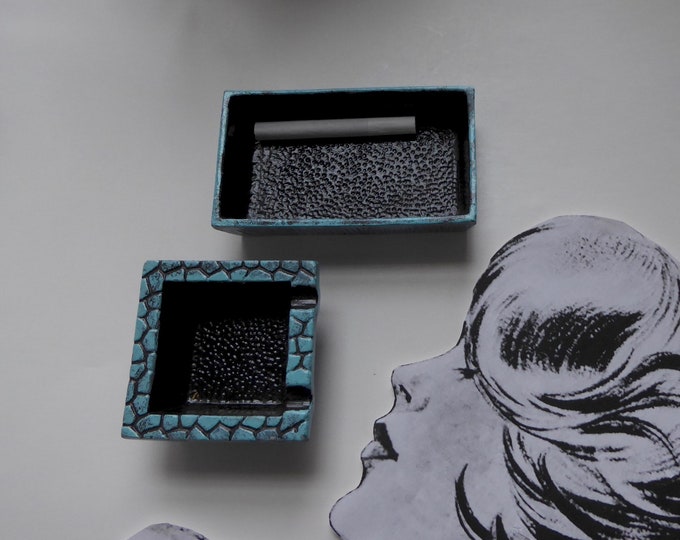 Cigarette container set, glazed ceramic ashtray. Turquoise blue and blue mosaic print. 1950. smoker collection.