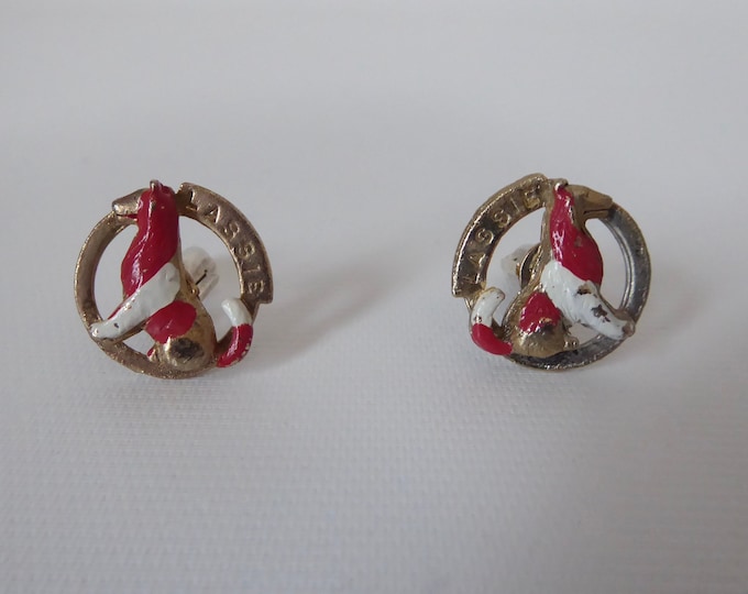 Lassie cufflink. 1950. Vintage Lassie jewelry. Painted gold metal cufflink.