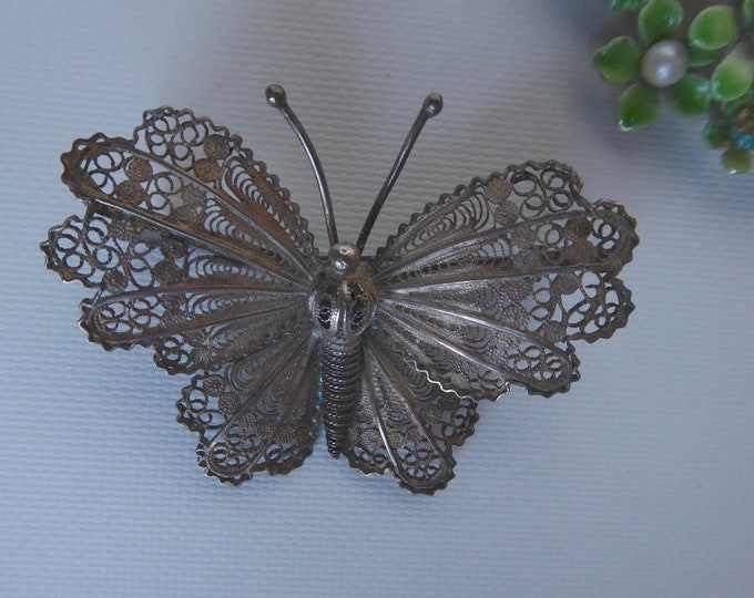 Vintage filigree butterfly brooch. Sterling 900. Belle Epoque. 1920. Edwardian jewellery.