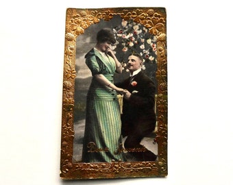 Vintage postcard of a couple from 1900. Sweet memory.