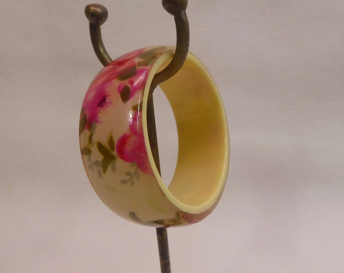 Vintage Lucite Bangle Bracelet. Embedded Pink Floral Motif. 1970s. Vintage Jewelry
