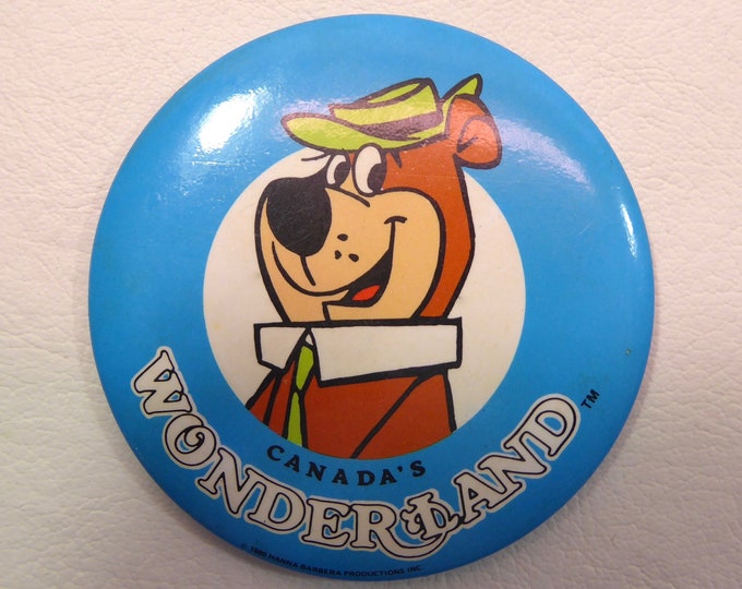 Canada's Wonderland Yogi Bear. Tin Pinback.Macaron. 1980. Hanna Barabera productions. Badge. Pin. Decoration. Yogi the bear. TV series.