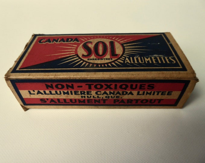 Vintage cardboard matchbox. Canada Sol. L'Allumiere Canada Limited Hull, Quebec. 1940s