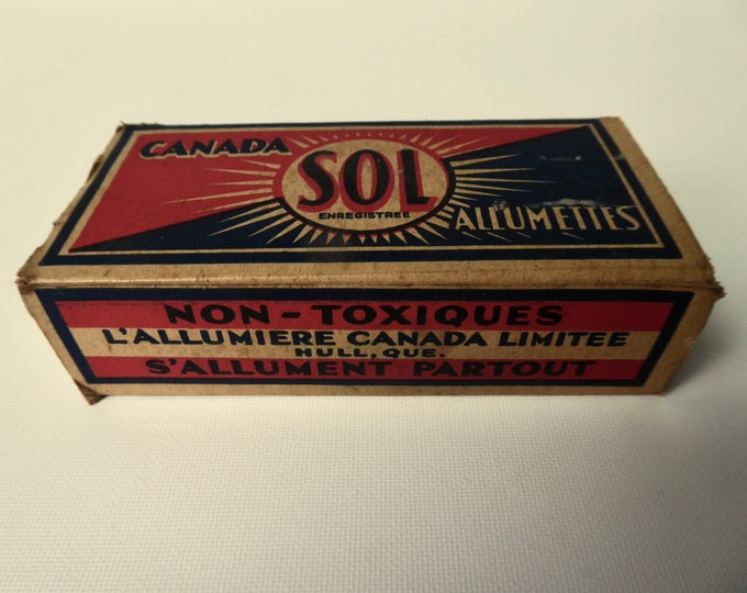 Vintage cardboard matchbox. Canada Sol. L'Allumeriere Canada Limited Hull, Quebec. Year 40