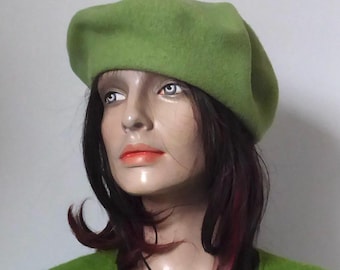 Vintage beret. French-style felted wool. Apple green Basque beret.