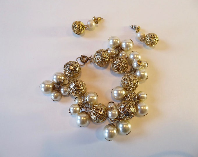 Charm bracelet and earrings set. Vintage plastic sixties. Pearl and golden ball. Chic glamour filigram. Sixties