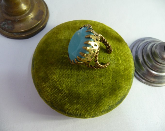 Large cut glass stone ring Milky blue Filigree copper mounting on claws 1960 Baroque funk medieval style