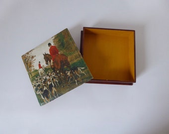 Wooden box hunting scene. 1970. Vintage box.  Storage box. Decorative box.