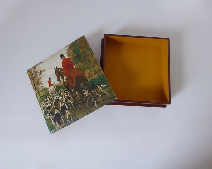 Wooden box with a hunting scene. 1970s. Vintage box. Storage box. Decorative box.