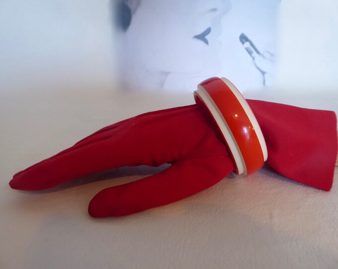 Orange and ivory white bangle bracelet. Plastic. Resin. 1980. Scooter style jewelry.