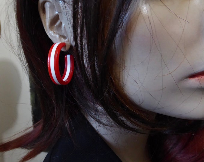Red and white lucite ring earrings. 80s.