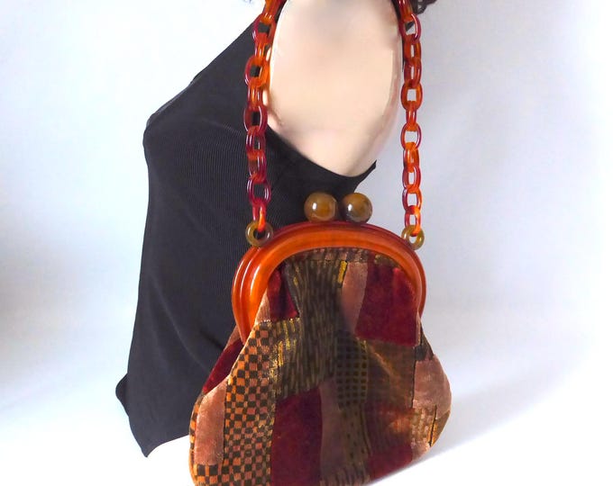 Patchwork carpet pattern shoulder bag. Chain, handle, lucite reinforcement. 1970s.