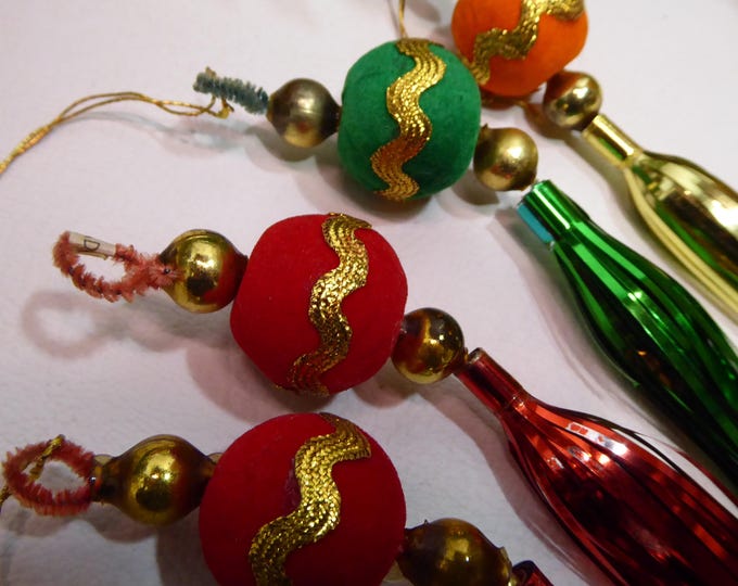 4 vintage Christmas acorns. Balls. Lanterns. Icicles. Orange. Red. Green. Blown glass. Felt. Pipe cleaner. Gold filament. 1950s.