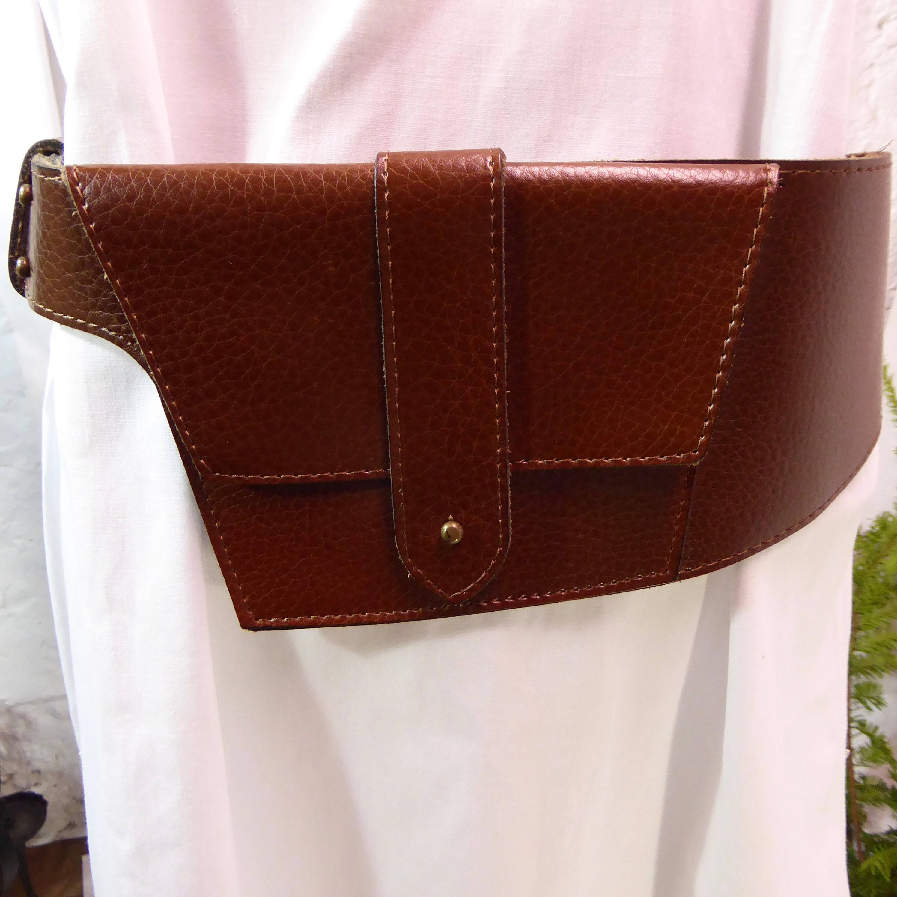 Belt pouch Brown steampunk.retrofuturiste leather. adjustable we.grandeur