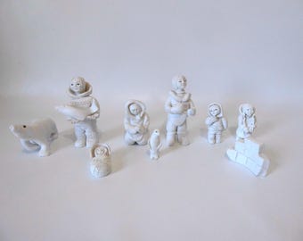 Set of 10 Inuit art sculptures. Signed Gils. White stone. Inuit family. Penguin. Polar bear. Fish. Year 1980.
