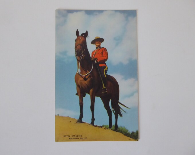 Carte postale Royal Canadian Mounted Police. 1940. Cavalier Police Montée Canada. Militaria. Cartophilie.