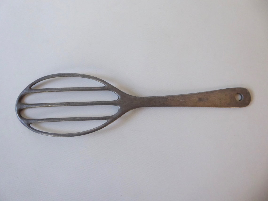 Spatula opened. Aluminium fish spatula. Germany. Year 30. Etsy