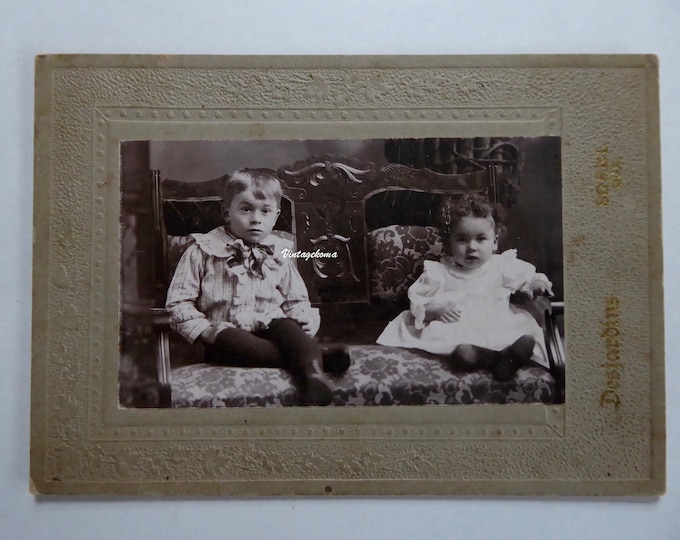 Black and white photo of children 1910. CDV. Desjardins. Sorel. Quebec. Brother and sister photograph. Victorian era photo.
