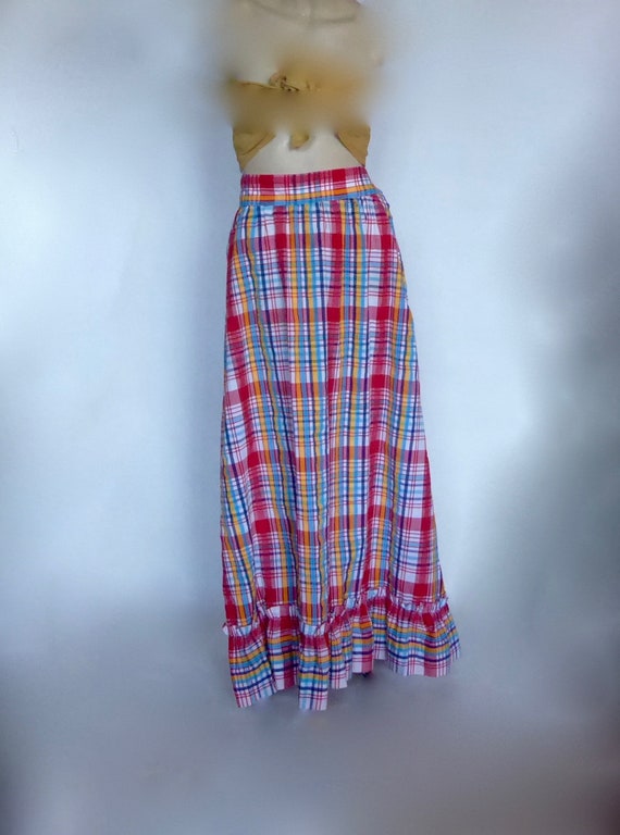 Long seersucker skirt with ruffle . red and blue t