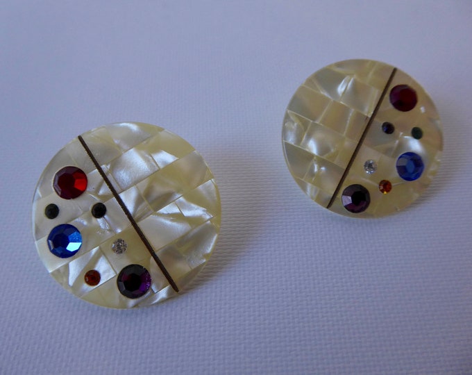 Round earring lucite imitation mother-of-pearl. Multicolored Rhine stone. Stroller clasp. Year 80. Disco earring. Space Jewel