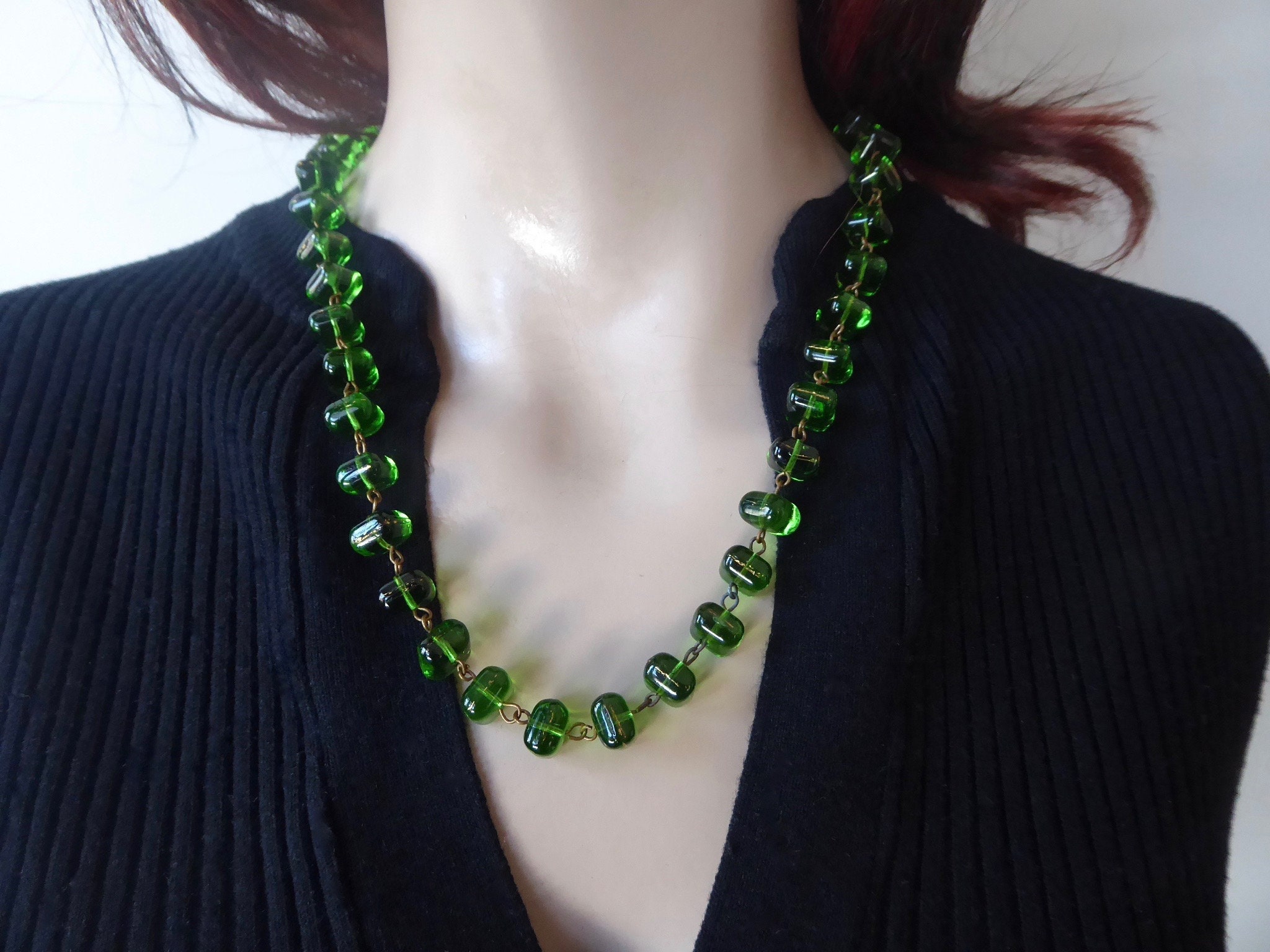 Art Deco green glass necklace. Mounted on brass mesh. Spring clasp