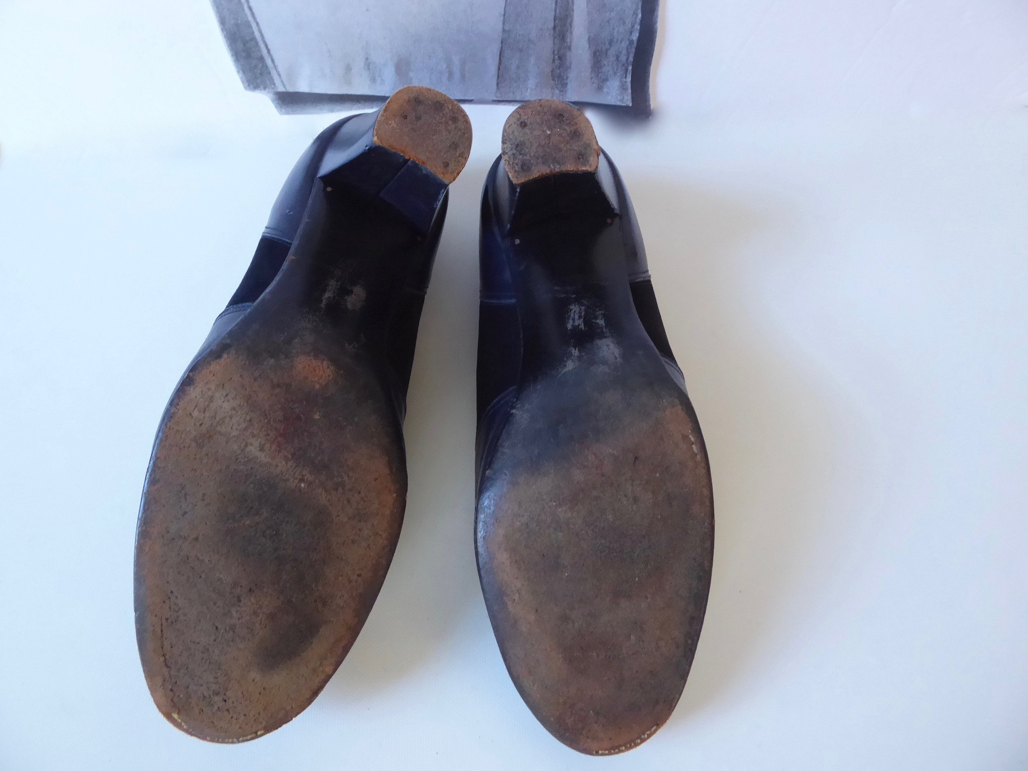 1930 navy blue trotter shoe. Funnel/Cuban medium heel. Leather and ...