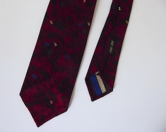 Vintage burgundy red pure silk tie. In good taste. 1980s.