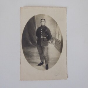 Photographie carte postale Légionnaire. 1920-1930. Photo Grad Mir BEL-ABBÈS. Légion étrangère. Cartes postales militaire. Militaria