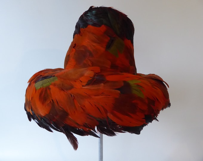 1940 hat feathers on felt. Exclusive Deborah. orange, brown and green.Fedora/capeline made in USA.Fashionista forties.