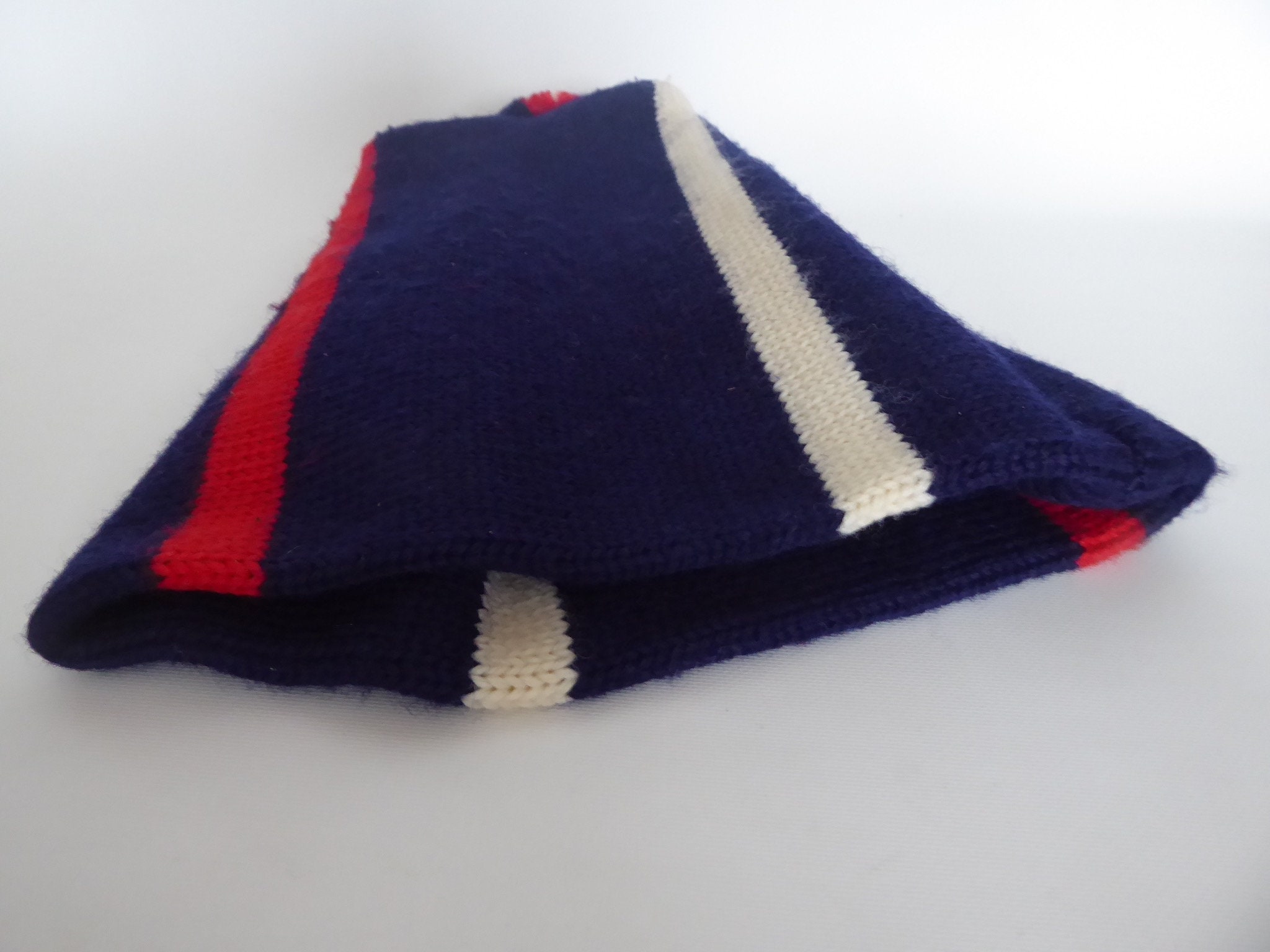 Tuque Bonnet Ski Vintage Wool. Navy Blue, White and Red. Year 70.  Multicolored Pompom. Nordic Winter Cap. 