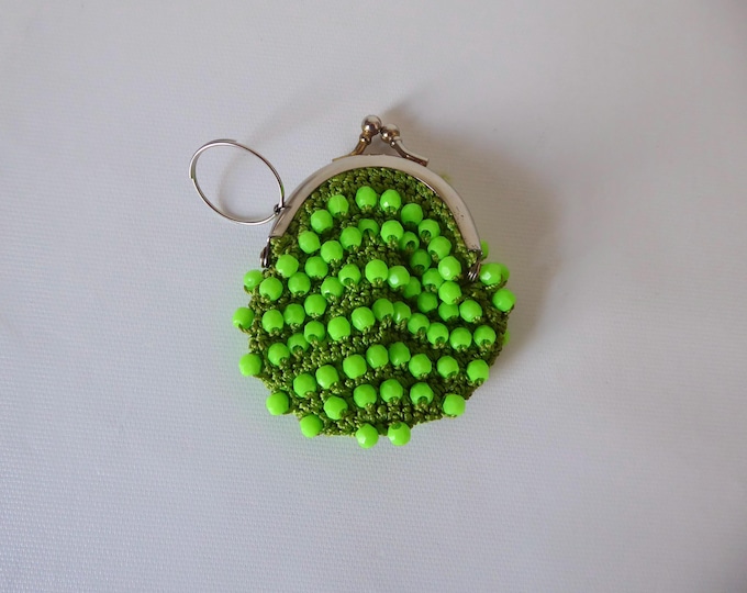 Coin purse key ring, green plastic pearl. Hog Kong. 1970.