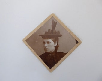 Original photo young woman with hat. Sepia. CDV. 1900. Victorian era. Photo collection. Diamond frame