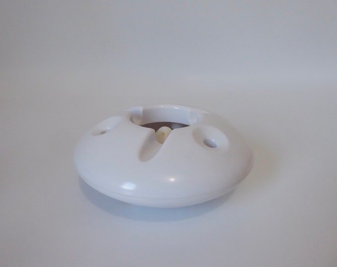 White melamine flying saucer ashtray. 1970. Space age products. Made in USA. Mid century ashtray. NICOTINE STAINS.