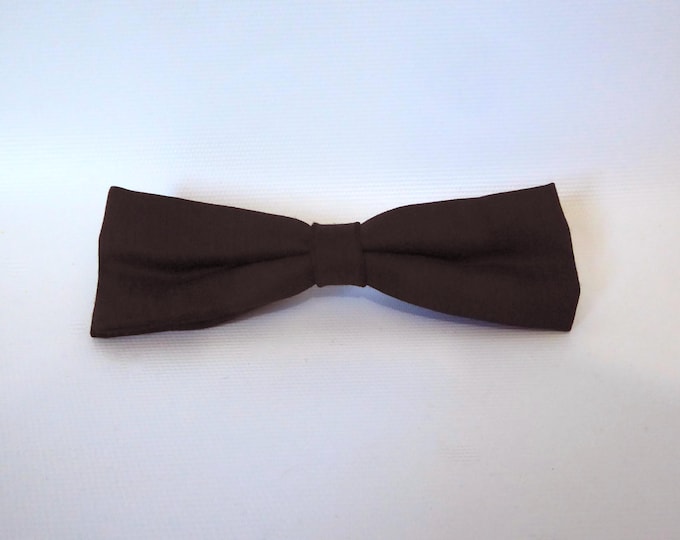 Brown clip-on bow tie. 1970.