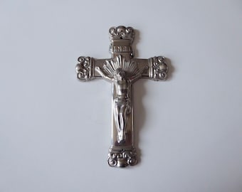 Vintage chrome-plated metal wall crucifix. 1930s. Vintage religious object. Wall cross.
