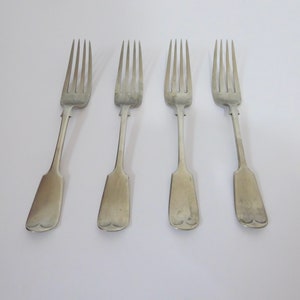 Set med 4 försilvrade gafflar med fiolmönster. EP. England. Cirka 1880.