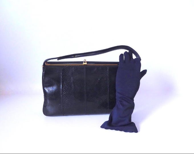 Shoulder bag, handbag, in navy blue snakeskin leather. Browns. 1950s/60s.