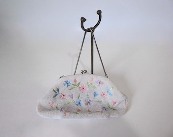Vintage handbag adorned with pearls and floral embroidery. Made in Japan. 1950s.