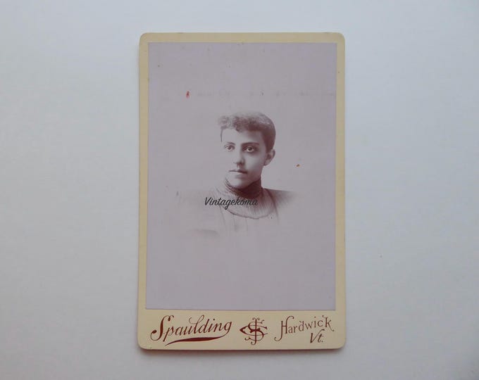 Photo of a young woman from the Victorian era. CDV. Original vintage photo. Photographer Spaulding. Hardwick Vermont.