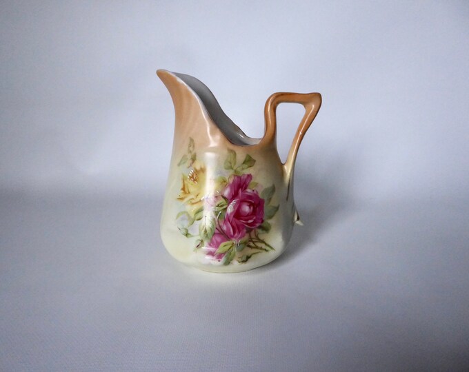 Victorian milk jug with floral and rose pattern. Ceramic. 1900