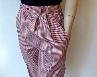 Vintage pegged Worthington houndstooth trousers. High-waisted, wine red and ecru. Size 10.1980.