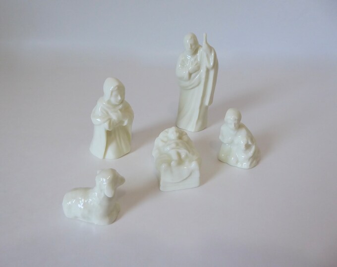 Lot of 5 nativity scene figurines. Enameled porcelain. 1990. Vintage Christmas nativity scene. Vintage Christmas decoration. Nativity scene character.