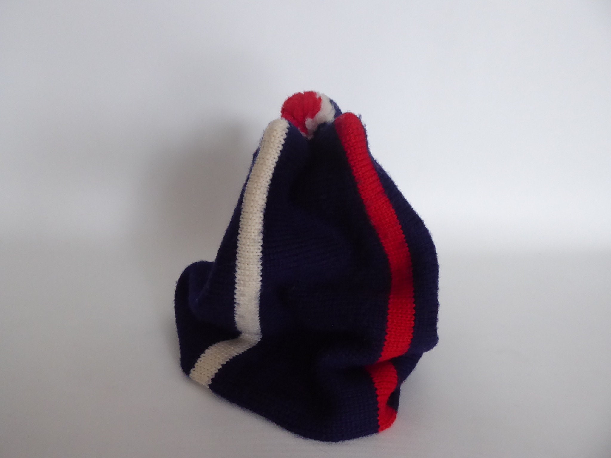 Tuque Bonnet Ski Vintage Wool. Navy Blue, White and Red. Year 70.  Multicolored Pompom. Nordic Winter Cap. 