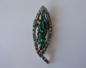 Green leaf brooch with rhinestone on claw. 1950s. Vintage brooch. Rhinestones. Fifties jewelry. Oblong brooch.