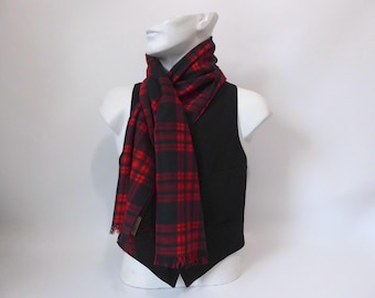 Red tartan scarf. British and Guaranteed "Viyella". Year 1950