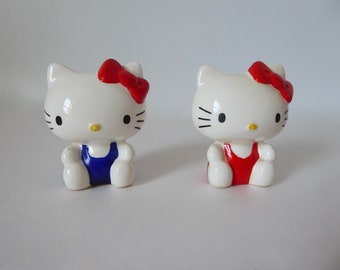 Vintage Hello Kitty. Hello Kitty porcelain salt and pepper shaker set. 1970.