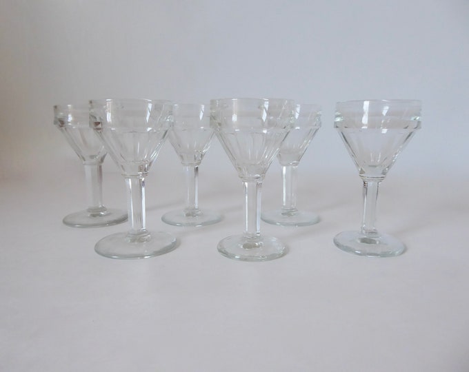 6 small bistro style liquor glasses. Thick molded glass. Year 1950-1960.